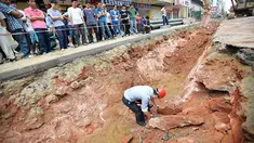 Dinosaurus merupakan hewan yang pernah hidup sekitar 240 juta tahun yang lalu.Siapa sangka 43 telur dinosaurus ternyata ditemukan oleh para pekerja yang sedang membetulkan jalan.