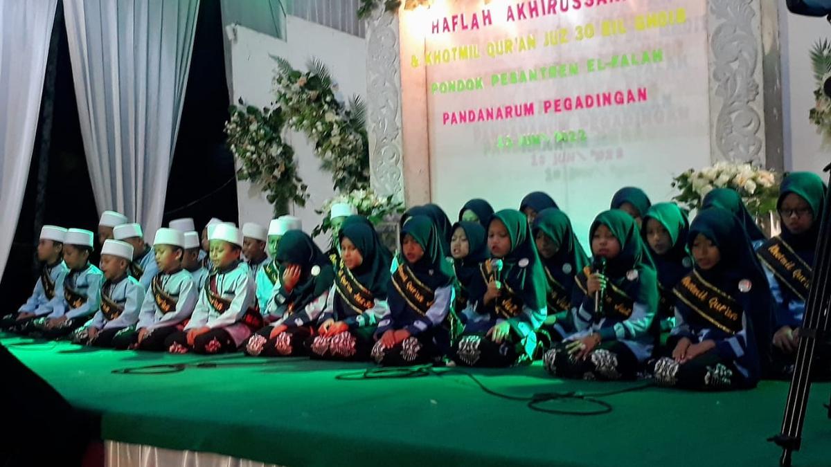 Ide 5 Desain Undangan Akhirussanah yang Elegan dan Berkesan, Ketahui Apa Saja Isinya