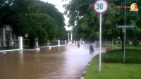 Depan Istana Banjir, Medan Merdeka Utara yang Steril Dibuka