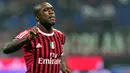 2. Clarence Seedorf - Berter pemain terjadi saat Francesco Coco hijrah ke Inter Milan ditukar dengan gelandang berkebangsaan Belanda tersebut. Dirinya justru sukses mengondol banyak gelar internasional bersama Rossoneri. (AFP/Giuseppe Cacace)