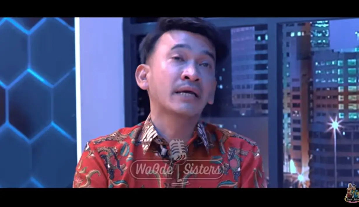 Kangen kenangan jaman dulu, tapi tak mau mengulang masa-masa tersebut. Termasuk mau makan Rp 3.000 masih mikir.  "(Beli) mie ayam, kalau bakmi biasa Rp 9.000, pakai pangsit Rp 12.000, kita mau makan Rp 3.000 aja mikir banget," ujar Ruben. [Youtube/WaOde Sisters]