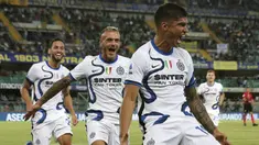 Inter Milan berhasil membawa pulang poin tiga dari markas Hellas Verona pada giornata kedua Liga Italia musim 2021/2022. Sempat tertinggal angka, Nerazuri berhasil samakan kedudukan bahkan balikkan keadaan. (Foto: LaPresse via AP/Paola Garbuio)