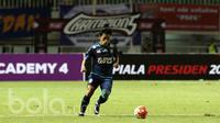 Benny Wahyudi saat beraksi pada laga final Piala Presiden 2017 di Stadion Pakansari, (12/3/2017). Arema keluar sebagai juara setelah menang 5-1. (Bola.com/Nicklas Hanoatubun)