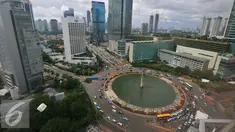 Suasana gedung bertingkat di kawasan Bundaran HI, Jakarta, Rabu (21/12). Tahun 2016 akan berakhir, tetapi penerimaan pajak sepanjang Januari-November ini baru mencapai 71 persen dari target Rp 1.355,2 triliun di APBNP 2016. (Liputan6.com/Angga Yuniar)