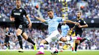 Gelandang Manchester City, Bernardo Silva, melepaskan tendangan ke gawang Brighton and Hove Albion pada laga Premier Leauge 2019 di Stadion Etihad, Sabtu (31/8). Manchester City menang 4 gol tanpa balas. (AP/Nick Potts)