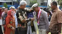 Gubernur Jawa Tengah Ganjar Pranowo menghadiri langsung acara wisuda dari lulusan SMKN Jawa Tengah di Purbalingga, Kamis (25/5)/Istimewa.