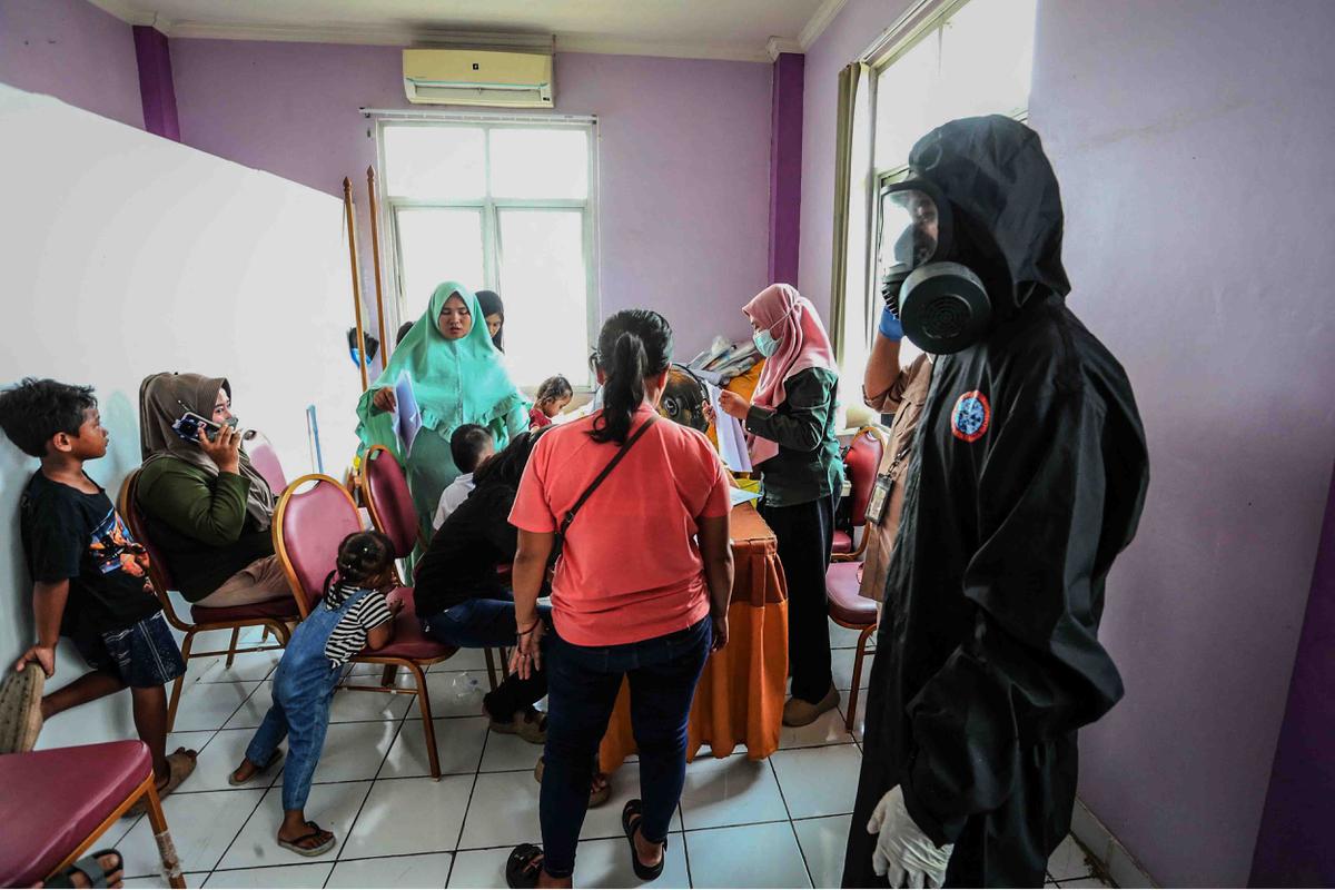 FOTO: Warga Cikande Jalani Pemeriksaan dan Relokasi Usai Temuan Paparan Radioaktif Cs-137