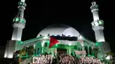Umat Muslim Brasil merayakan awal Ramadan dan berdemonstrasi untuk mendukung warga Palestina di depan Masjid Omar Ibn Al-Khatab di Foz do Iguacu, Negara Bagian Parana, Brasil selatan, pada 9 Maret 2024. (CHRISTIAN RIZZI/AFP)