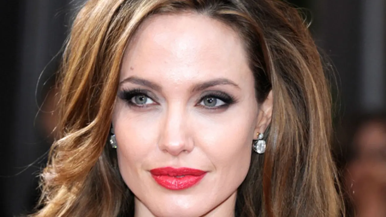 [Bintang] Angelina Jolie