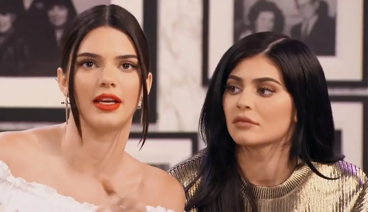 Dilansir dari HollywoodLife, ia tak menganggap Kendall dan Kylie adalah bagian keluarga. (YouTube)