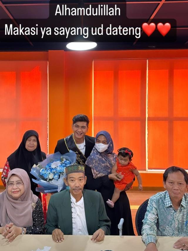 6 Potret Teuku Ryan Lulus S2 dengan Predikat Cumlaude, Ria Ricis Ungkap Rasa Bangga