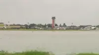 Banjir di Bandara Halim Perdanakusuma. Foto: istimewa dari berbagai sumber