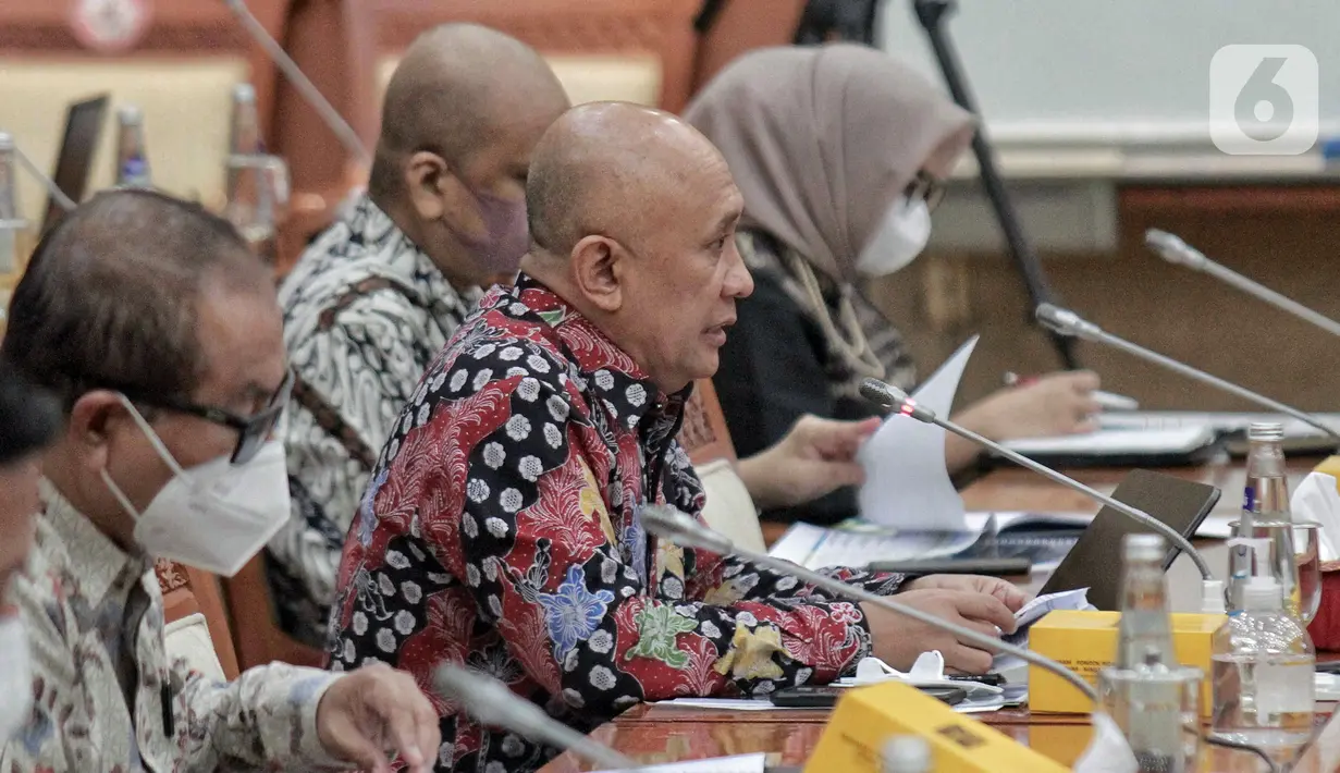 Menteri Koperasi dan UKM Teten Masduki mengikuti Rapat Dengar Pendapat (RDP) dengan Komisi VI DPR di Kompleks Parlemen, Senayan, Jakarta, Kamis (22/9/2022). Rapat tersebut membahas penyesuaian RKA-K/L T.A. 2023 sesuai Hasil Pembahasan Badan Anggaran dan progres pelaksanaan BPUM T.A. 2022 dan rencana pelaksanaan BPUM T.A. 2023. (Liputan6.com/Angga Yuniar)