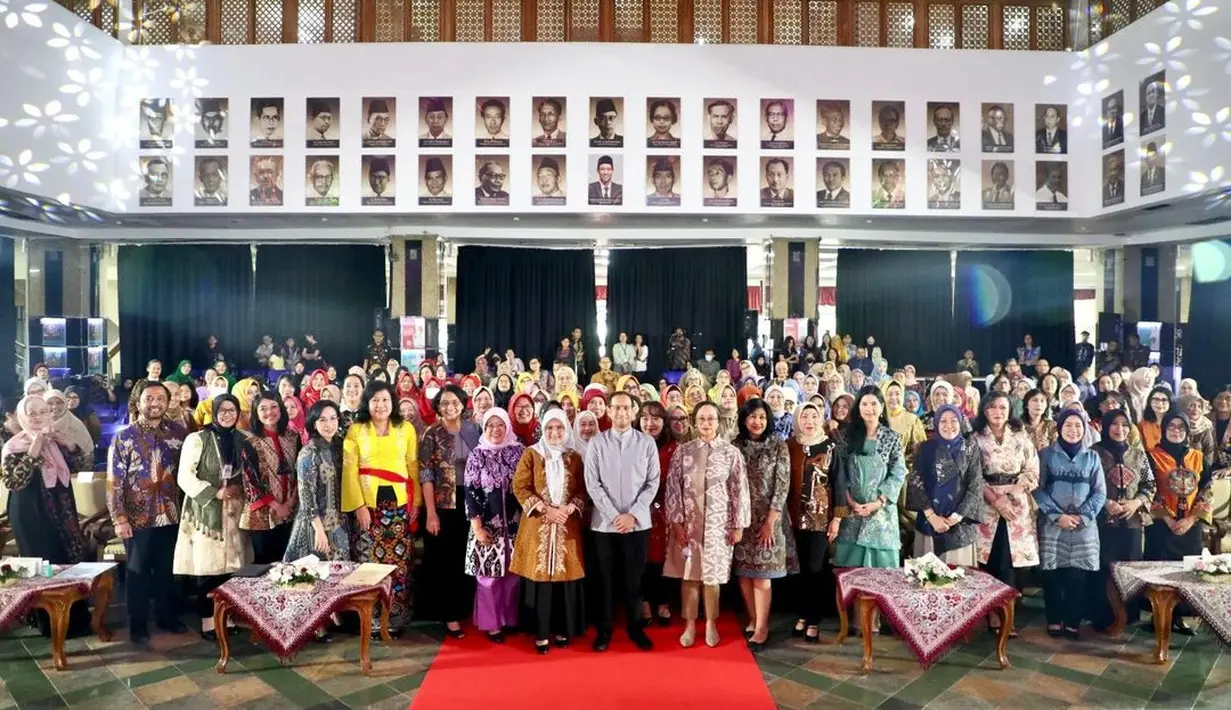 Setelah sebelumnya dirinya pimpin rapat, Annisa Pohan terlihat fresh saat kunjungan ke Dharma Wanita [@ikawati_atrbpn]