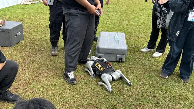 Penampilan teknologi robot mencuri perhatian seluruh hadirin HUT ke-79 Bhayangkara di Monas, Jakarta Pusat, Selasa (1/7/2025)