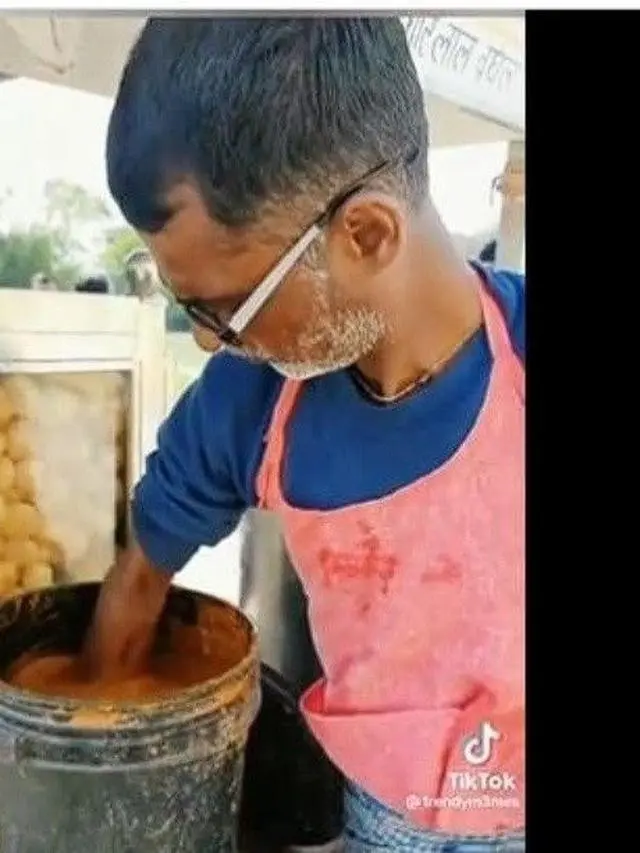 6 Tingkah Penjual India Saat Aduk Makanan Ini Bikin Jijik, Nyeleneh Banget