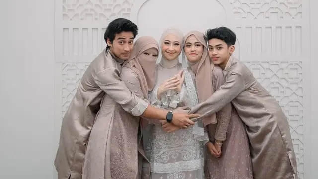 Potret Attaya dan kakak-kakaknya (Sumber: Instagram/ayla.aazz)
