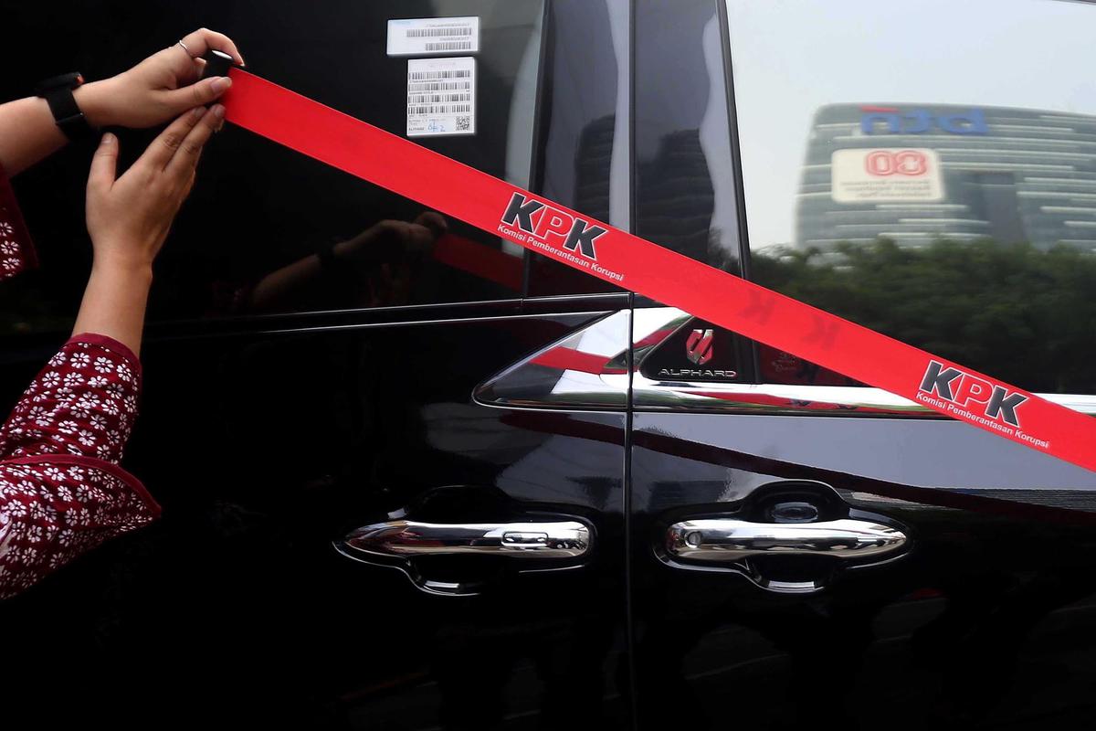 FOTO: Penampakan Alphard Mewah yang Disita dari Eks Wamenaker Noel