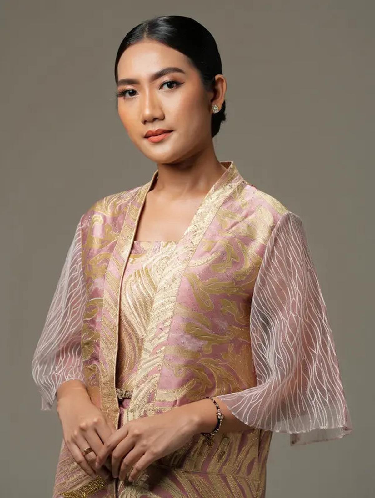 7 Model Batik Brokat Lengan Gelombang Tren 2025, Rahasia Tampil Elegan di Berbagai Acara