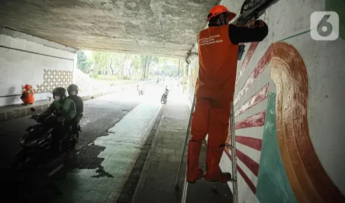 Heru menegaskan, ada aturan yang mengatur secara ketat aktivitas kerja Aparatur Sipil Negara (ASN) di lingkungan Pemerintah Provinsi (Pemprov) DKI Jakarta. Karena itu, kata Heru, segala tindak tanduk yang melanggar aturan bakal ditindaklanjuti.