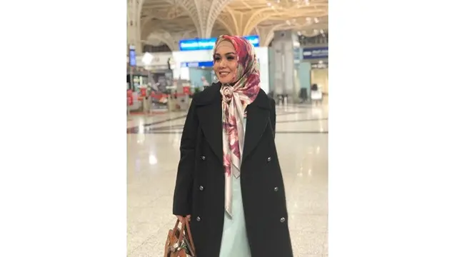 6 Seleb Cantik Usia di Atas 45 Tahun Saat Pakai Hijab, Semakin Menawan