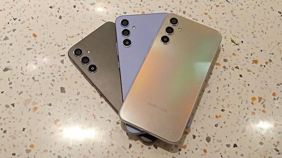 Samsung Galaxy A34 5G. (Liputan6.com/M. Labib Fairuz Ibad)