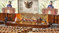 Menteri Keuangan Sri Mulyani menyampaikan laporan pemerintah saat rapat paripurna DPR ke-4 masa persidangan I tahun 2022-2023 di kompleks Parlemen, Senayan, Jakarta, Selasa (6/9/2022). Rapat paripurna tersebut beragendakan pengambilan keputusan atas RUU tentang Pertanggungjawaban atas Pelaksanaan APBN TA 2021. (Liputan6.com/Angga Yuniar)