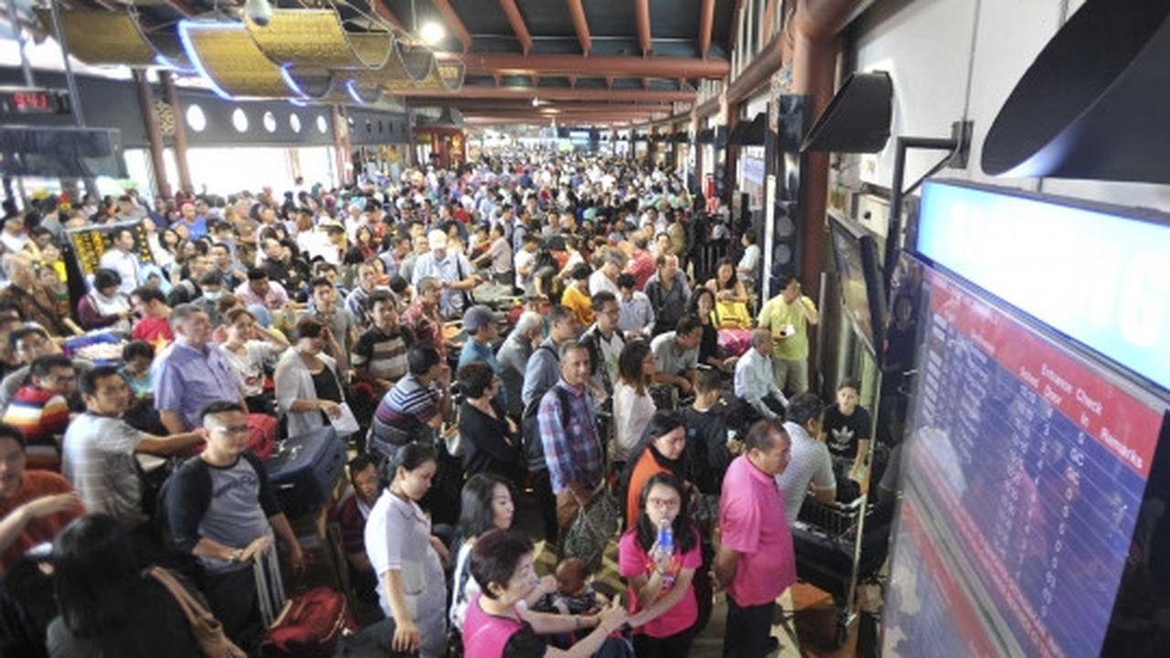 Imbas kebakaran, penumpang menumpuk di Terminal 2D Soekarno-Hatta