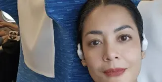 Salah satu hal yang paling mencolok dari kecantikan Lulu Tobing adalah penampilannya yang tetap alami meskipun sudah bertahun-tahun berkecimpung di dunia hiburan. [Foto: Instagram/ Lulu Tobing]