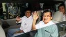  Politisi yang juga mantan Wakil Presiden RI ini tiba sekitar pukul 10:47 WIB dengan menggunakan mobil NAV1 hitam bernomor polisi B 1495 SYW. JK tampak menggunakan kemeja putih lengan pendek (Liputan6.com/Faizal Fanani).