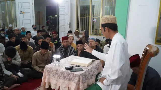 Potret Daniel Mananta ikuti kajian Subuh Ustaz Abdul Somad (https://www.instagram.com/p/CkuVKmCvwLR/)