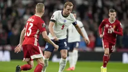 Di awal babak pertama, Harry kane dan kawan-kawan sebagai tuan rumah tampil terlalu berhati-hati meladeni Hongaria yang tampil bertahan. (AP/Kirsty Wigglesworth)