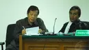 Sudjadnan Parnohadiningrat menjalani persidangan dengan kasus dugaan korupsi pelaksanaan kegiatan pertemuan dan sidang internasional di Kementerian Luar Negeri selama 2004-2005. Jakarta, Rabu (28/5/14) (Liputan6.com/Miftahul Hayat)