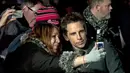 Pemeran film ‘Night at the Museum’ Ben Stiller melakukan selfie dengan penggemarnya di acara premier ‘Night at The Museum : Secret of The Tomb’ di London, Inggris (15/12/2015). (Bintang/EPA)