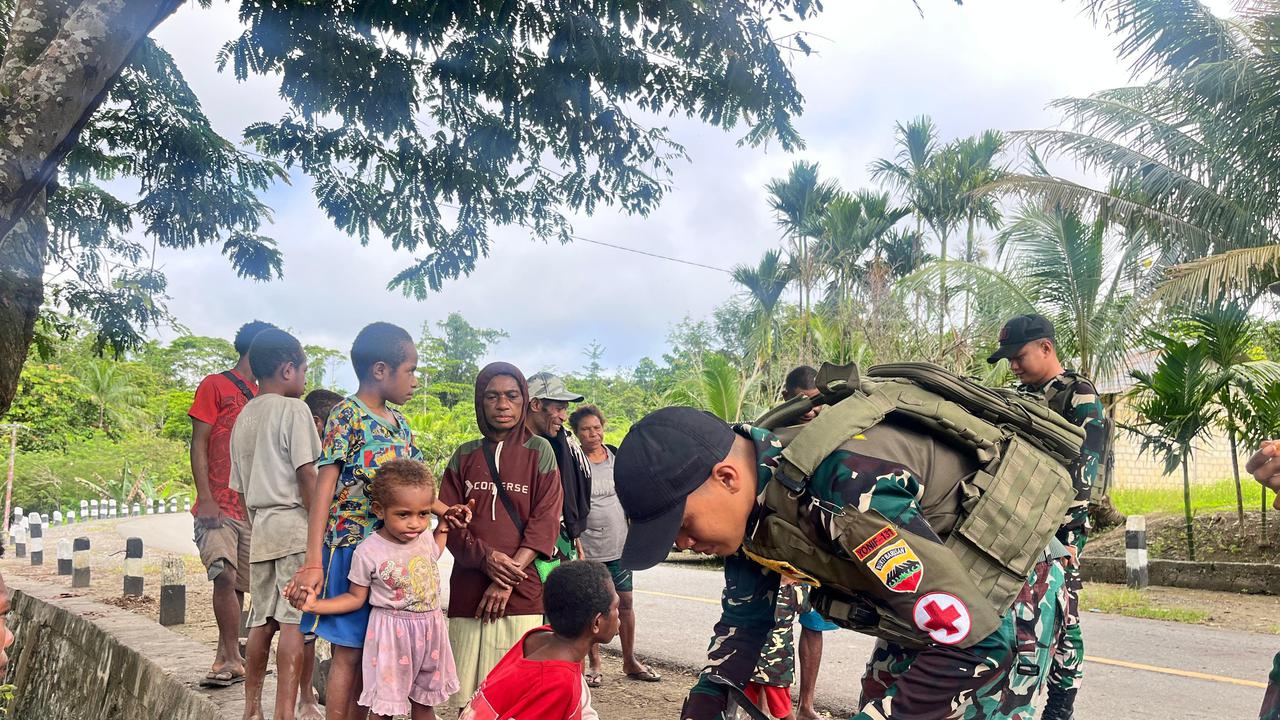 TNI cek kesehatan gratis untuk warga di desa terpencil papua
