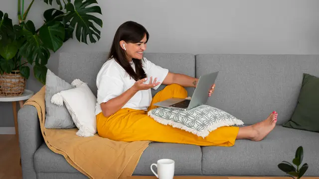 Ilustrasi duduk di atas bantal
