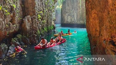 Menjelajahi Eksotisme Danau Payau di Goa Gumantung Maratua, Fenomena Geologi Langka Kaltim