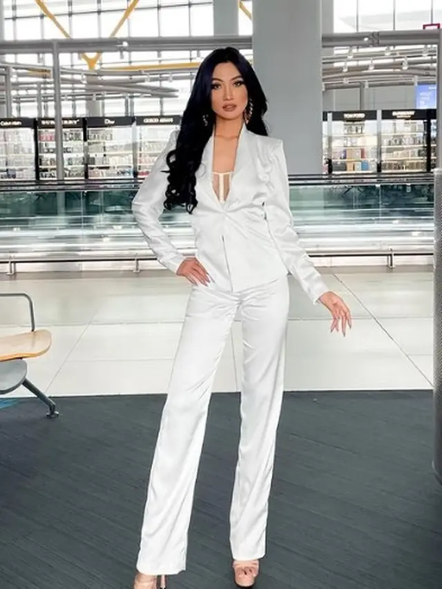 Riskyana Hidayat Miss Aura International 2022
