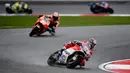 Pebalap Ducati, Andrea Dovizioso, saat beraksi pada balapan MotoGP Malaysia di Sirkuit Sepang, Minggu (29/10/2017). Dovizioso finis pertama dengan catatan waktu 44 menit 51,497 detik. (AFP/Manan Vatsyayana)