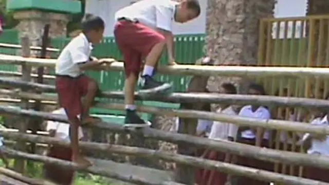 Tanah Sekolah Disegel Warga, Siswa Lompati Pagar 2 Meter