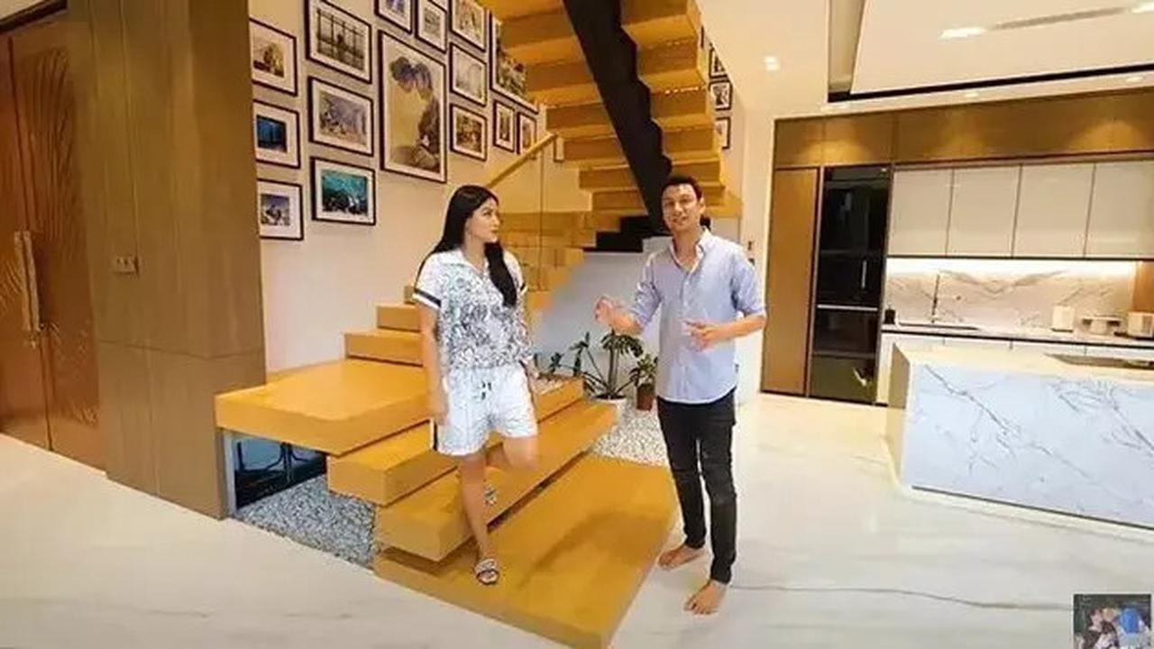 Intip Potret Dapur Mewah Milik Titi Kamal dan Christian Sugiono yang Punya Model Elegan