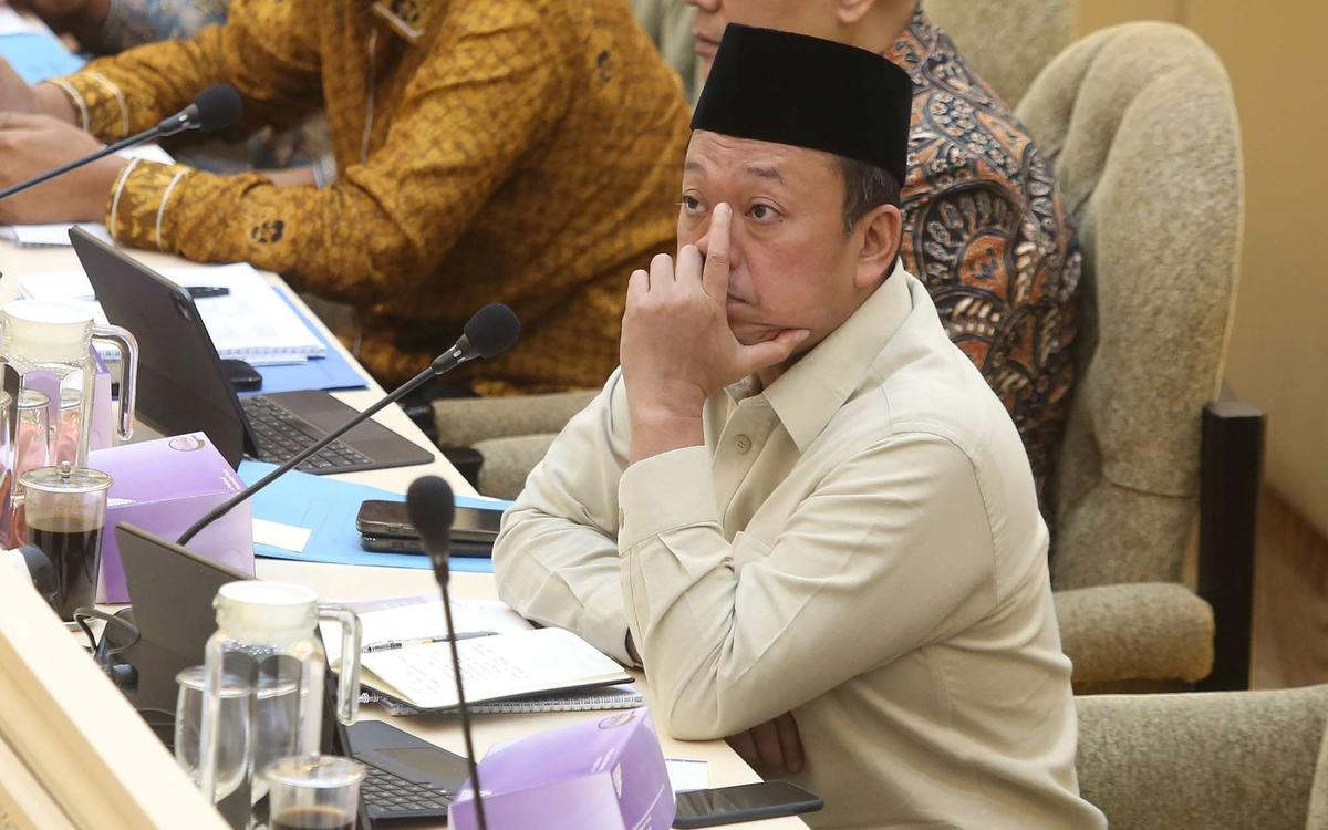 Menteri ATR Nusron Wahid rapat dengan Komisi II DPR terkait pagar laut