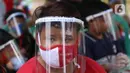 Anak-anak melakukan kegiatan belajar di luar sekolah di Kampung Belajar New Normal di Pinang Indah, Tangerang, Jumat (19/6/2020). Kampung Belajar New Normal ini didirikan untuk anak - anak kawasan tersebut yang ingin kembali bersekolah. (Liputan6.com/Angga Yuniar)