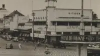 Setelah era kemerdekaan atau sekitar 1950-an, pasar ini juga menjadi tempat tongkrongan favorit para seniman, sebelum mereka akhirnya 'bergeser' ke Taman Ismail Marzuki (TIM), Cikini, yang didirikan pada 1968. (santijehannanda.com)