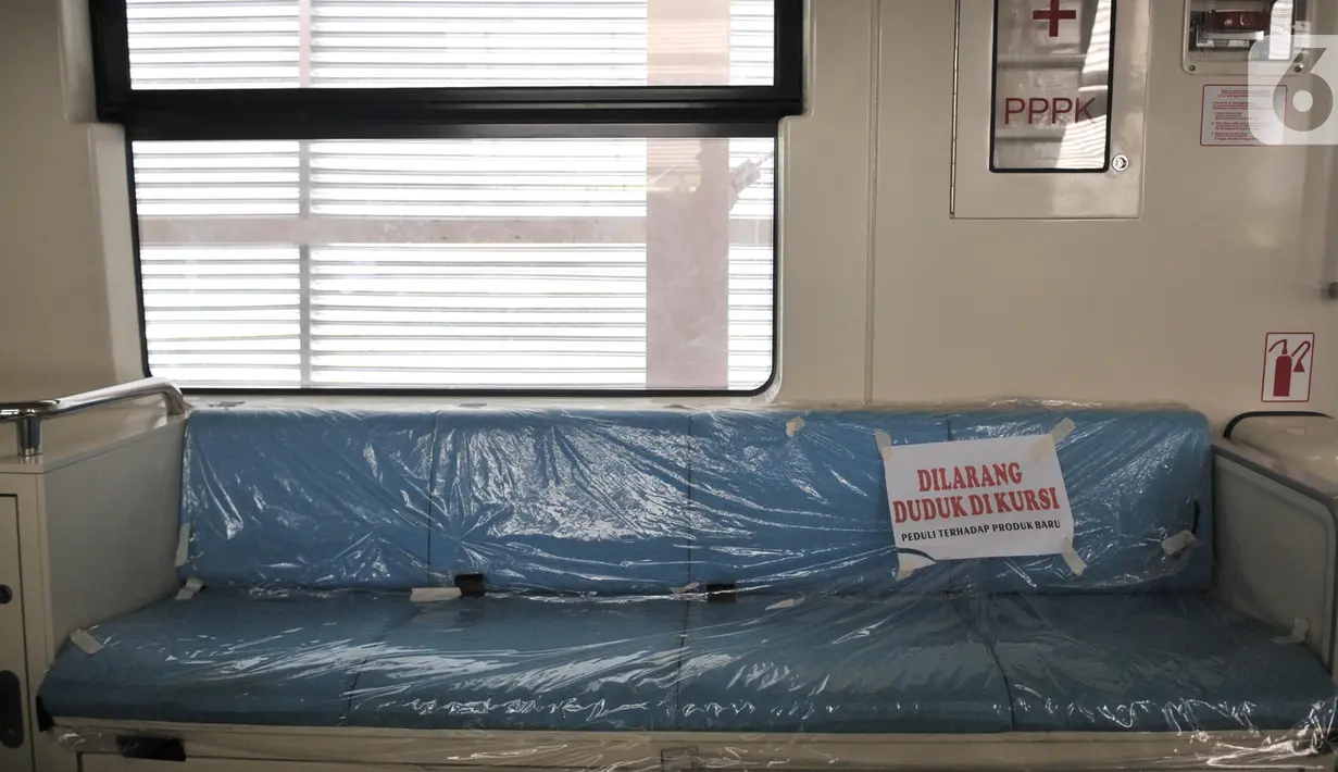 Desain kursi penumpang kereta LRT Jabodebek di Stasiun Harjamukti, Depok, Jawa Barat, Minggu (13/10/2019).  (merdeka.com/Iqbal S. Nugroho)
