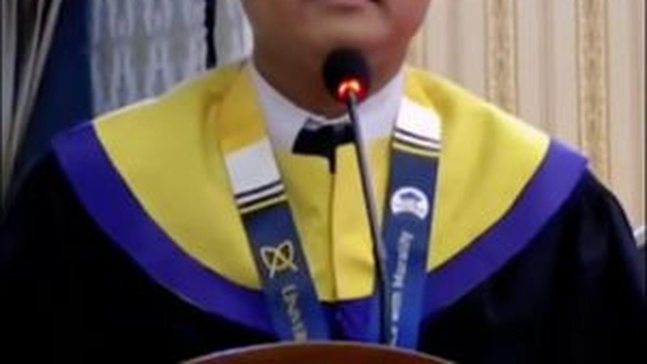 Sang Rektor lantas menanyakan nilai Indeks Prestasi Kumulatif (IPK) Reno. "IPK saya 3,8," jawab Reno.