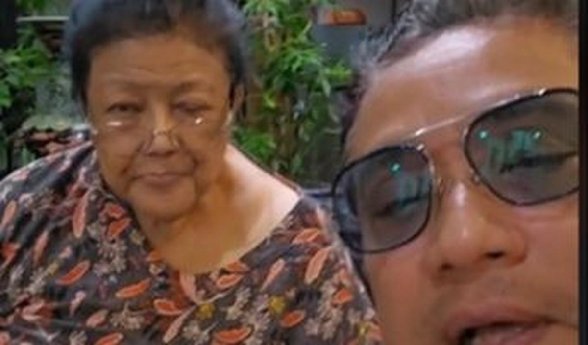 Dede Yusuf Meminta Doa pada Ibu<br>