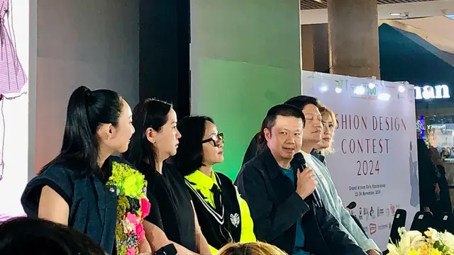 Sesi talkshow dalam ajang Fashion dan Make Up Contest di Jakarta 2024