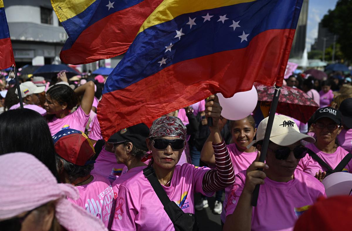 Ribuan Perempuan di Venezuela Kampanyekan Kesadaran Kanker Payudara