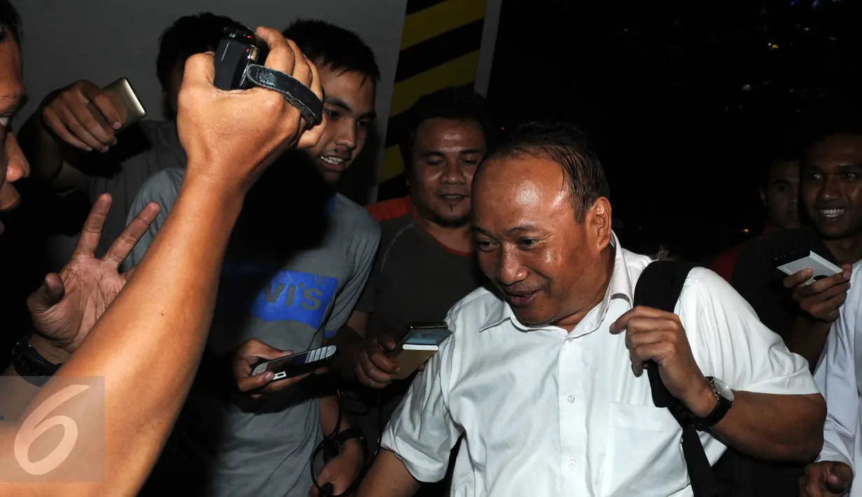 Tersangka kasus dugaan korupsi e-KTP, Sugiharto meninggalkan Gedung KPK usai menjalani pemeriksaan, Jakarta, Selasa (8/3/2016). Sugiharto telah menjadi tersangka sejak 22 April 2014 namun hingga kini belum ditahan. (Liputan6.com/Helmi Afandi)